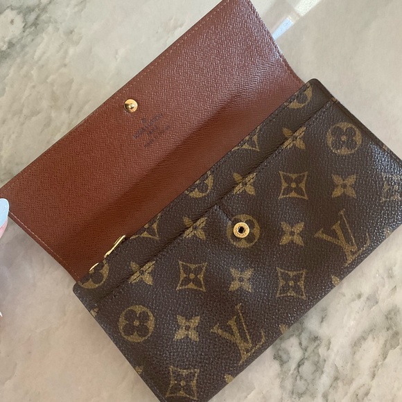 Sold Beautiful Louis Vuitton Monogram Sarah Wallet - Picture 2 of 12